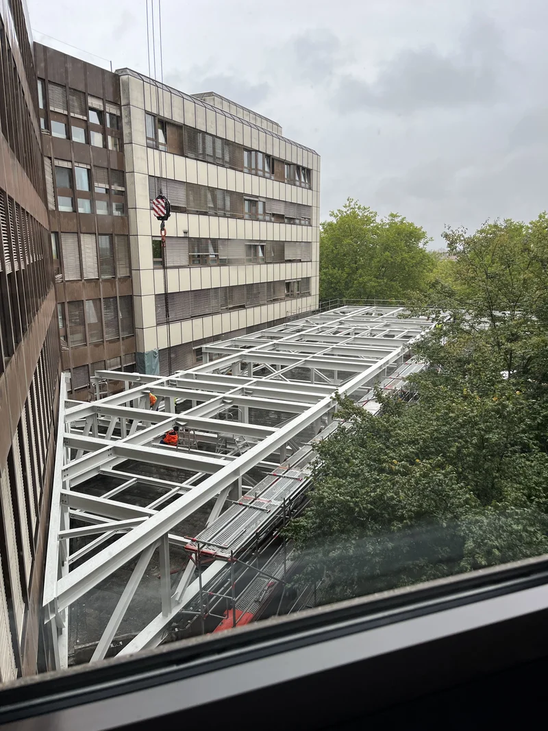 Aufbau der Stationsmodule im Klinikum Ingolstadt gestartet